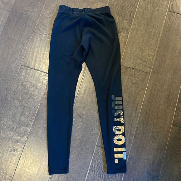 Black Nike leggings with gold emblem ✔️ - Picture 6 of 6